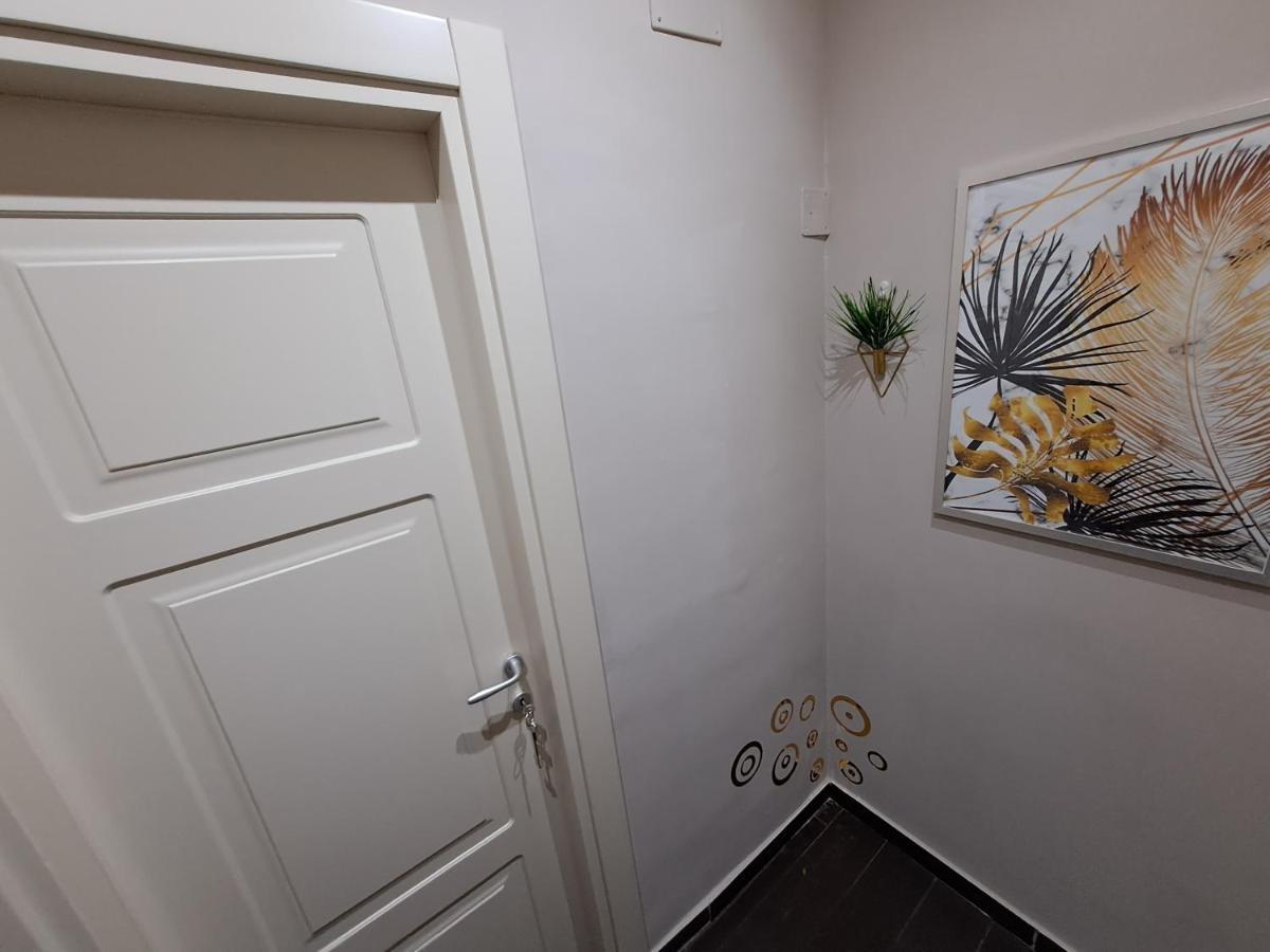Aircraft Services Rooms Neapol Zewnętrze zdjęcie